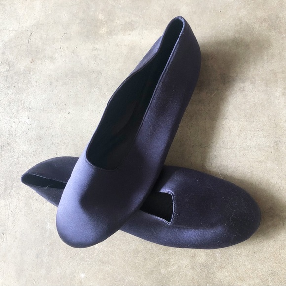 Vince Maxwell Italian Satin Navy Glove Flats - Picture 3 of 4